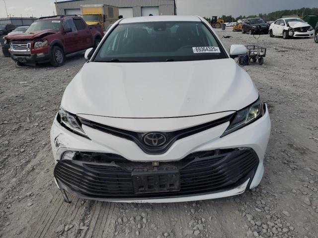 4T1B11HK8KU849964 - 2019 TOYOTA CAMRY L WHITE photo 5