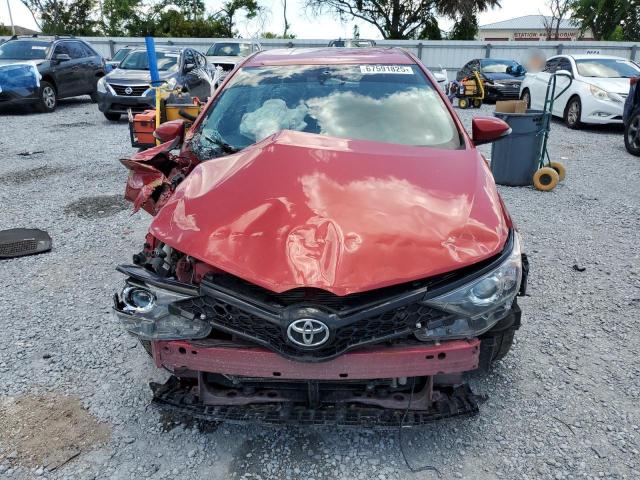 JTNKARJE4JJ570823 - 2018 TOYOTA COROLLA IM Красный фото 5