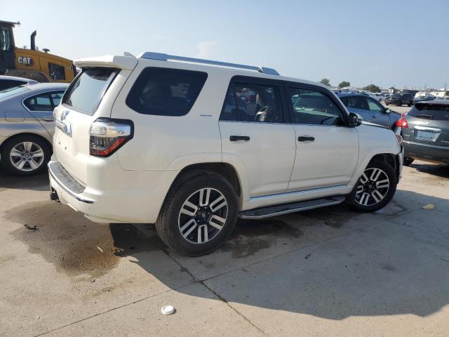 JTEZU5JR1J5180885 - 2018 TOYOTA 4RUNNER SR5 WHITE photo 3