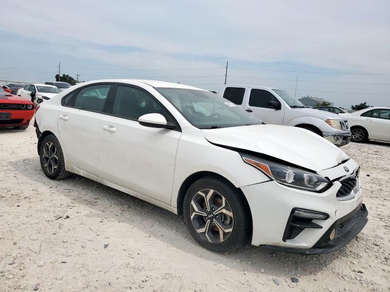 3KPF24AD0LE213359 - 2020 KIA FORTE FE WHITE photo 4