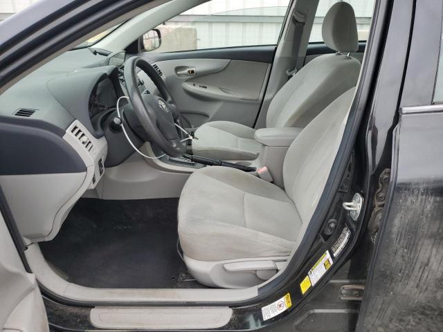 2T1BU4EE2DC946461 - 2013 TOYOTA COROLLA BASE Schwarz Foto 7