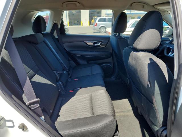 KNMAT2MV6JP570669 - 2018 NISSAN ROGUE S თეთრი ფოტო 11