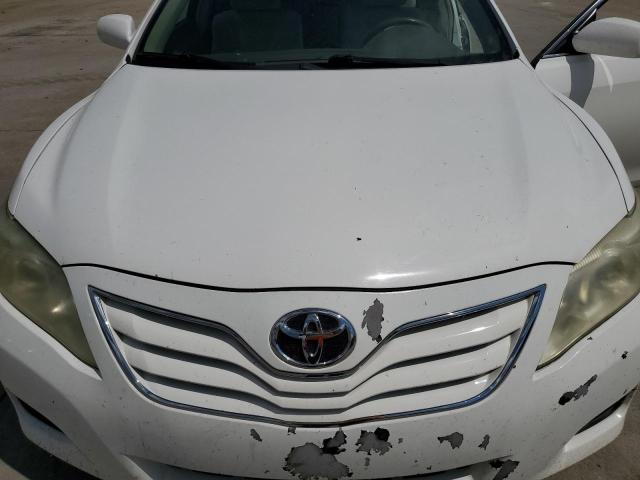 4T1BF3EK2BU582242 - 2011 TOYOTA CAMRY BASE Weiß Foto 11