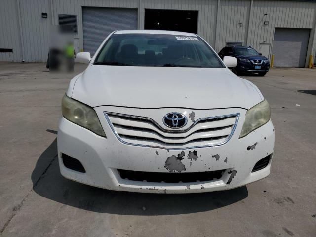 4T1BF3EK2BU582242 - 2011 TOYOTA CAMRY BASE Weiß Foto 5