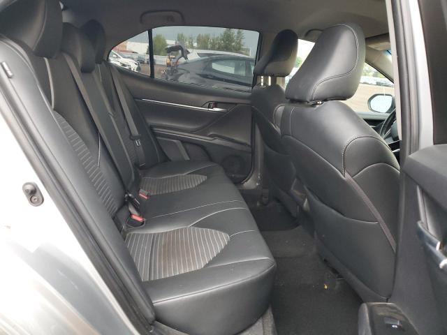 4T1B11HK4JU605338 - 2018 TOYOTA CAMRY L SILVER photo 10