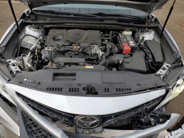 4T1B11HK4JU605338 - 2018 TOYOTA CAMRY L SILVER photo 11