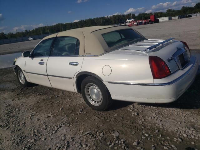 1LNHM81W22Y603539 - 2002 LINCOLN TOWN CAR EXECUTIVE WHITE photo 2