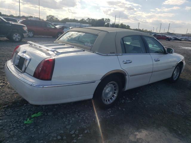 1LNHM81W22Y603539 - 2002 LINCOLN TOWN CAR EXECUTIVE WHITE photo 3