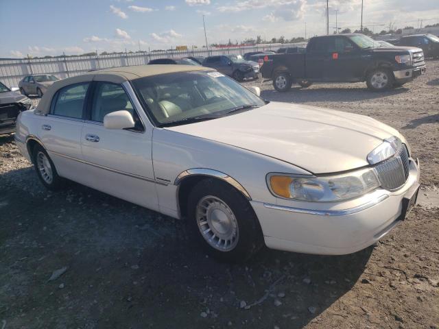1LNHM81W22Y603539 - 2002 LINCOLN TOWN CAR EXECUTIVE WHITE photo 4
