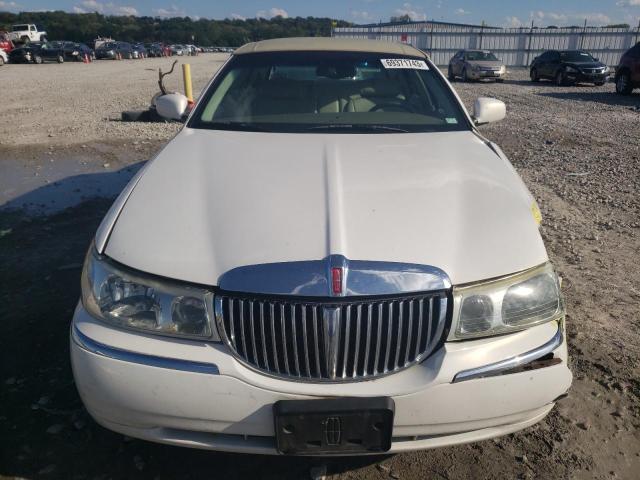 1LNHM81W22Y603539 - 2002 LINCOLN TOWN CAR EXECUTIVE WHITE photo 5