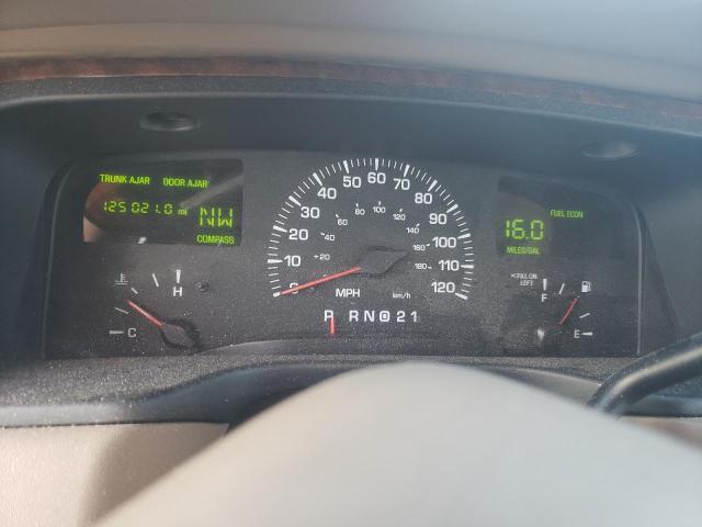 1LNHM81W22Y603539 - 2002 LINCOLN TOWN CAR EXECUTIVE WHITE photo 9