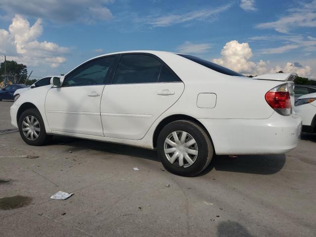 4T1BE30K25U410775 - 2005 TOYOTA CAMRY LE WHITE photo 2