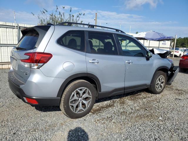JF2SKACC5RH497769 - 2024 SUBARU FORESTER PREMIUM Сріблястий фото 3