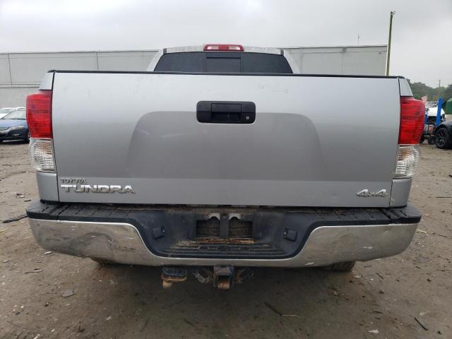 5TFUM5F11BX018651 - 2011 TOYOTA TUNDRA DOUBLE CAB SR5 SILVER photo 6
