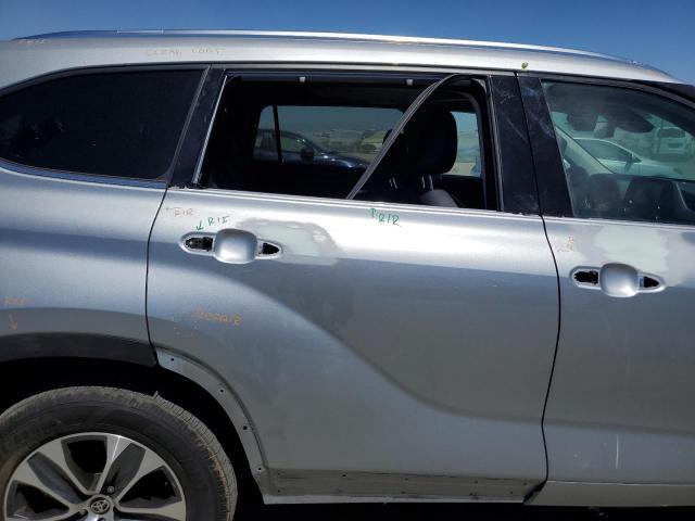 5TDHZRBH3LS028246 - 2020 TOYOTA HIGHLANDER XLE SILVER photo 11