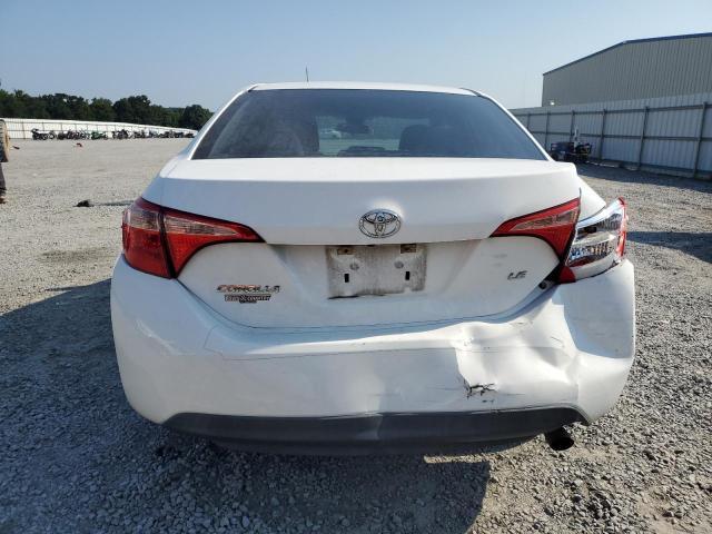 5YFBURHE4JP758951 - 2018 TOYOTA COROLLA L WHITE photo 6