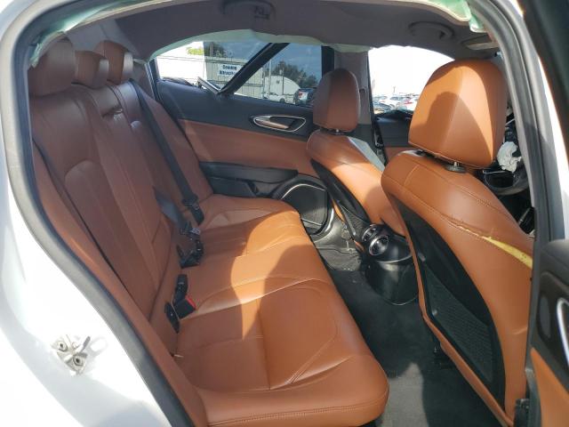 ZARFAEDN7J7589055 - 2018 ALFA ROMEO GIULIA Q4 WHITE photo 10