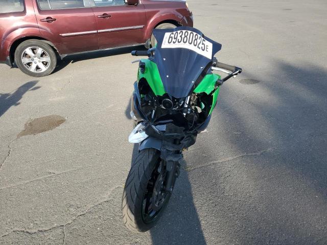 JKAEXEE18GDA21517 - 2016 KAWASAKI EX650 E მწვანე ფოტო 2