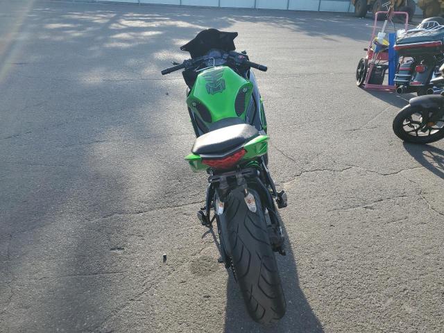 JKAEXEE18GDA21517 - 2016 KAWASAKI EX650 E მწვანე ფოტო 4