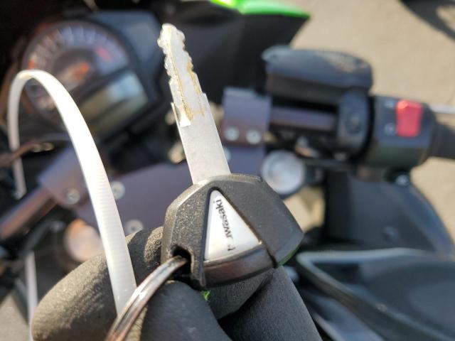 JKAEXEE18GDA21517 - 2016 KAWASAKI EX650 E მწვანე ფოტო 8