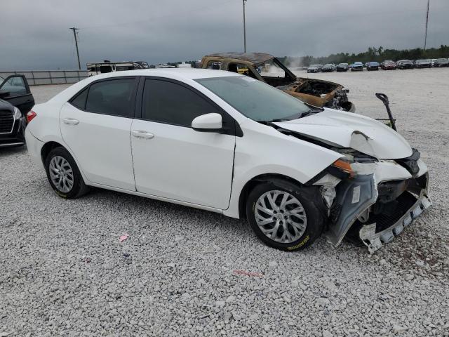 5YFBURHE3JP765812 - 2018 TOYOTA COROLLA L WHITE photo 4