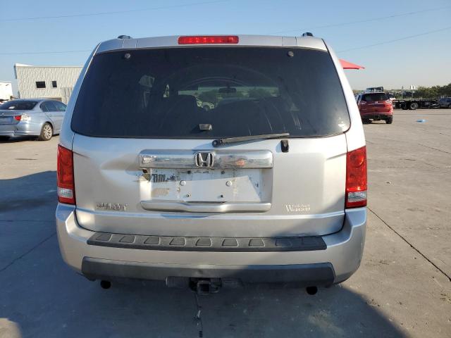 5FNYF3H21BB030136 - 2011 HONDA PILOT LX SILVER photo 6