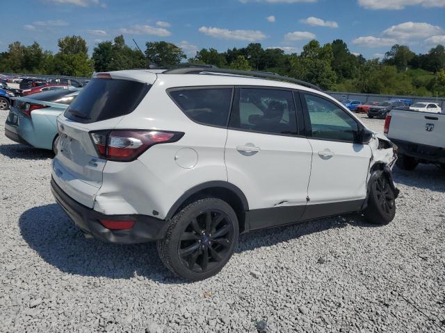 1FMCU9GD7JUB82901 - 2018 FORD ESCAPE SE Biały zdjęcie 3