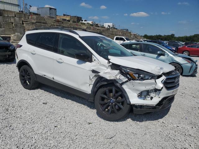 1FMCU9GD7JUB82901 - 2018 FORD ESCAPE SE Biały zdjęcie 4