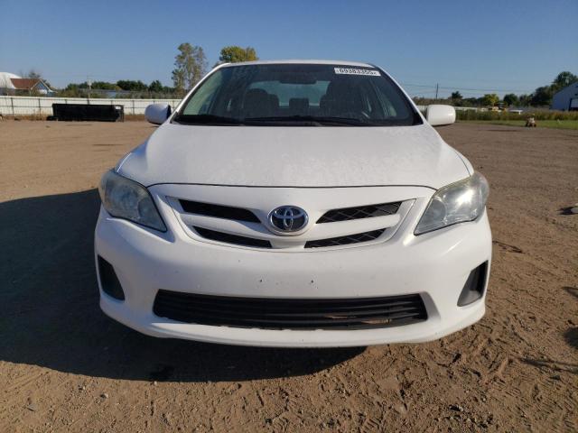 2T1BU4EE4DC943867 - 2013 TOYOTA COROLLA BASE WHITE photo 5