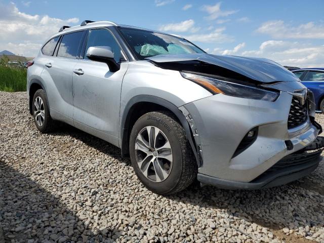 5TDHZRBH6NS195722 - 2022 TOYOTA HIGHLANDER XLE SILVER photo 4