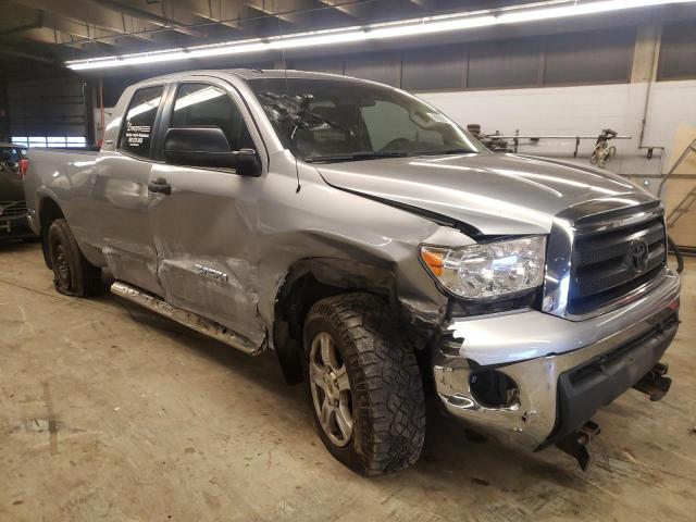 5TFUM5F13AX012509 - 2010 TOYOTA TUNDRA DOUBLE CAB SR5 SILVER photo 4