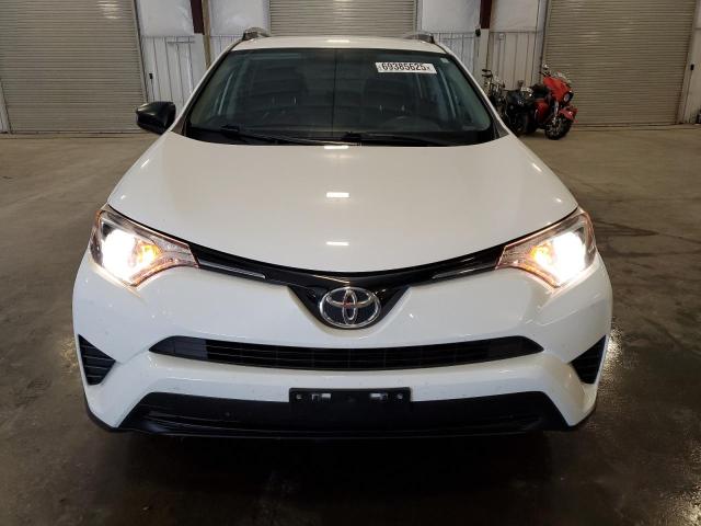JTMBFREV9GJ056751 - 2016 TOYOTA RAV4 LE 白色 照片 5