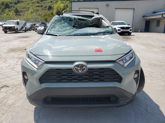 JTMA1RFV6LD530592 - 2020 TOYOTA RAV4 XLE PREMIUM GRAY photo 5