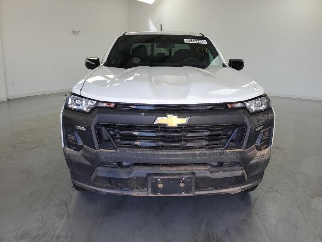 1GCGTBEC2R1255101 - 2024 CHEVROLET COLORADO WHITE photo 5