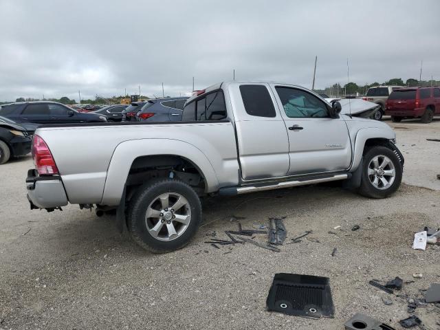 5TETU62N58Z528674 - 2008 TOYOTA TACOMA PRERUNNER ACCESS CAB SILVER photo 3