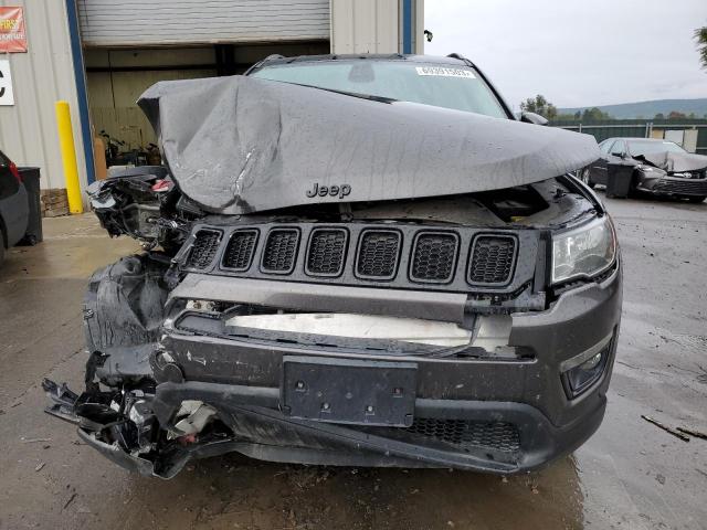 3C4NJDBB1JT304418 - 2018 JEEP COMPASS LATITUDE GRAY photo 5