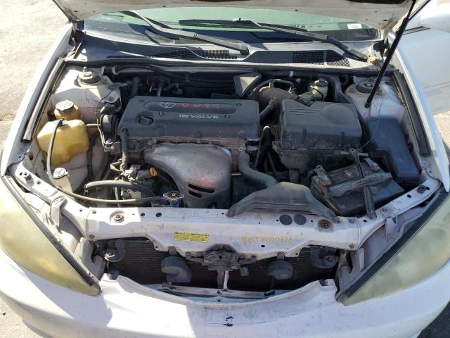 JTDBE32K140263114 - 2004 TOYOTA CAMRY LE WHITE photo 11