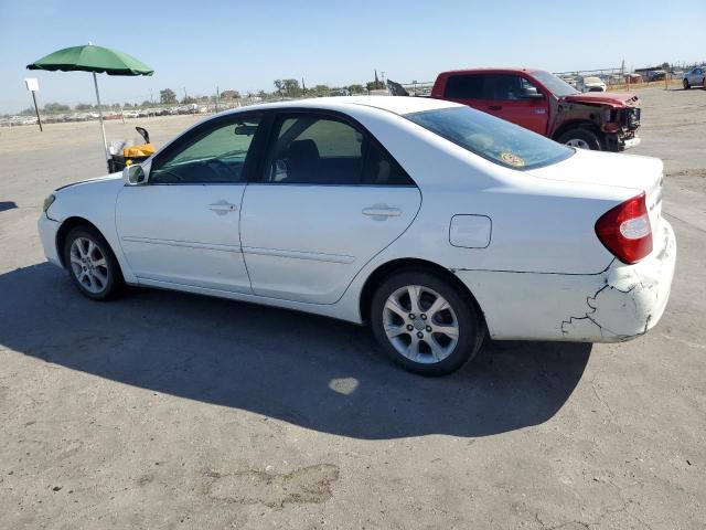 JTDBE32K140263114 - 2004 TOYOTA CAMRY LE WHITE photo 2