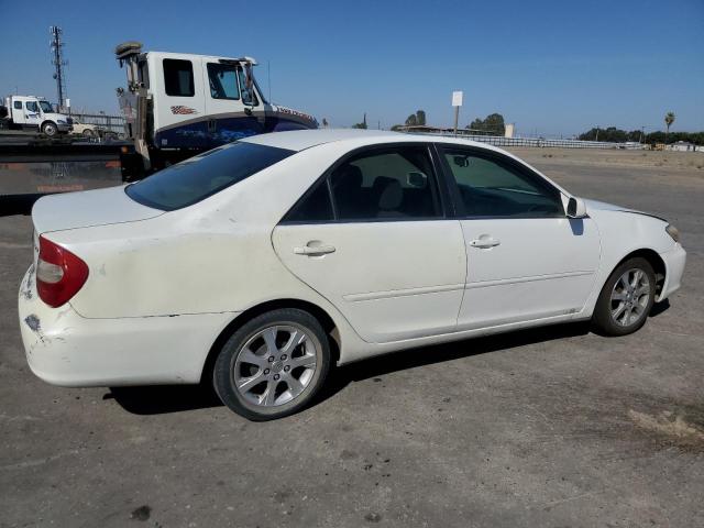 JTDBE32K140263114 - 2004 TOYOTA CAMRY LE WHITE photo 3