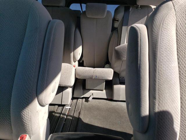 5TDKK3DC7DS395984 - 2013 TOYOTA SIENNA LE GRAY photo 10