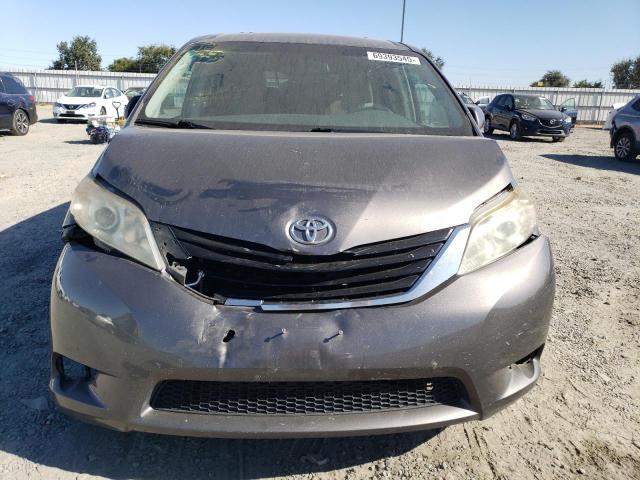 5TDKK3DC7DS395984 - 2013 TOYOTA SIENNA LE GRAY photo 5