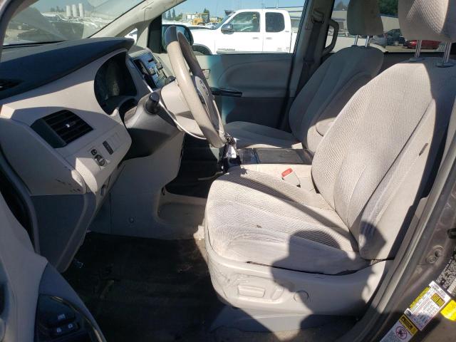 5TDKK3DC7DS395984 - 2013 TOYOTA SIENNA LE GRAY photo 7
