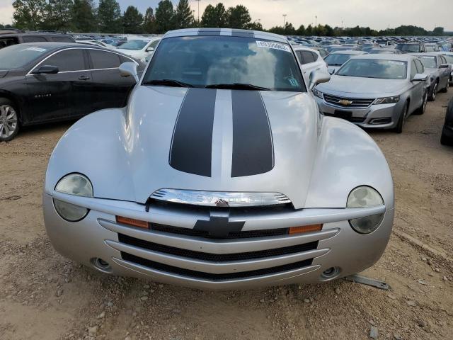 1GCES14PX4B104535 - 2004 CHEVROLET SSR 银色 照片 5