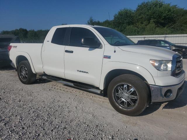 5TFUW5F14DX277874 - 2013 TOYOTA TUNDRA DOUBLE CAB SR5 WHITE photo 4