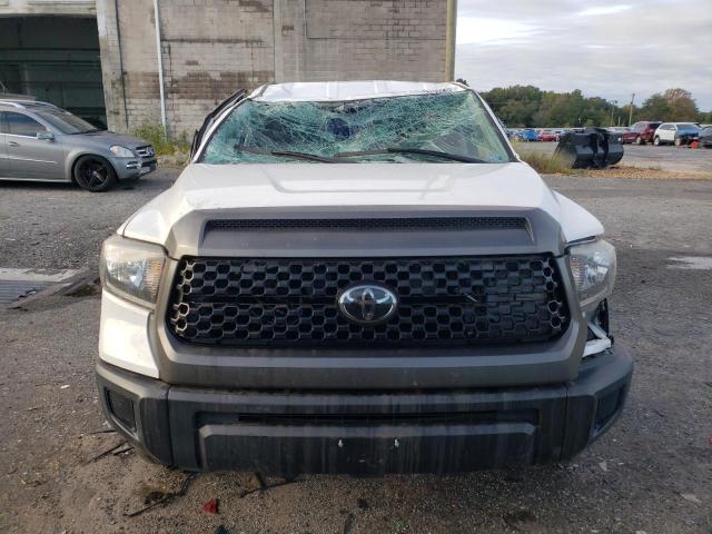 5TFUW5F13JX704005 - 2018 TOYOTA TUNDRA DOUBLE CAB SR/SR5 WHITE photo 5