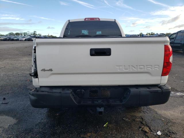 5TFUW5F13JX704005 - 2018 TOYOTA TUNDRA DOUBLE CAB SR/SR5 WHITE photo 6