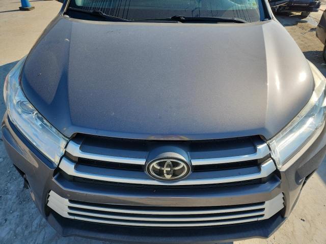 5TDKZRFH7JS530870 - 2018 TOYOTA HIGHLANDER SE GRAY photo 12