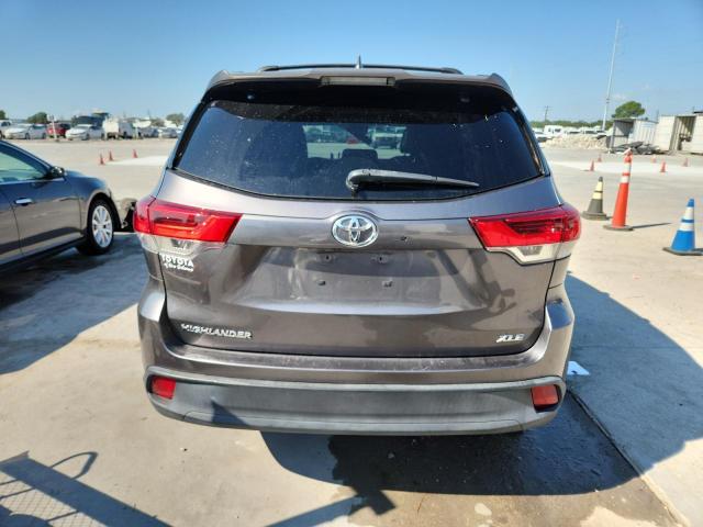 5TDKZRFH7JS530870 - 2018 TOYOTA HIGHLANDER SE GRAY photo 6