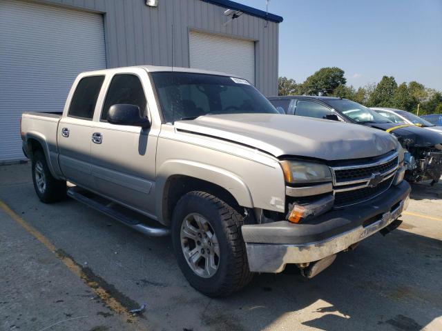 2GCEK13Z671181779 - 2007 CHEVROLET SILVERADO K1500 CLASSIC CREW CAB SILVER photo 4