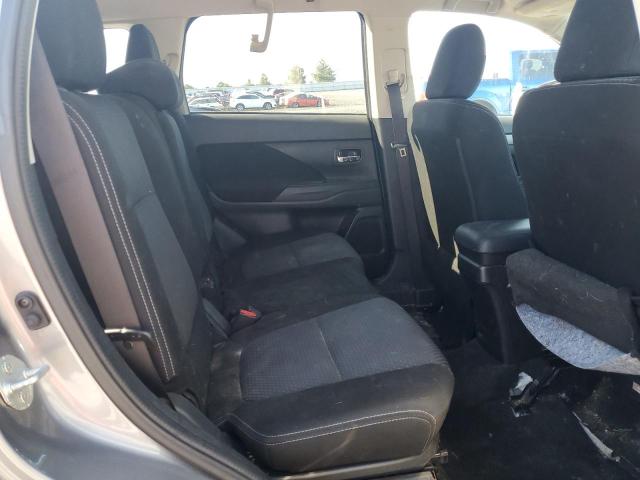 JA4AZ3A37JZ040829 - 2018 MITSUBISHI OUTLANDER SE GRAY photo 11